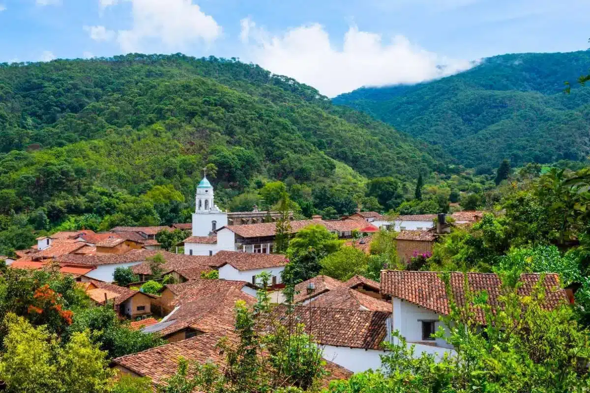 Guía básica de San Sebastián del Oeste: Historia, turismo y más 
