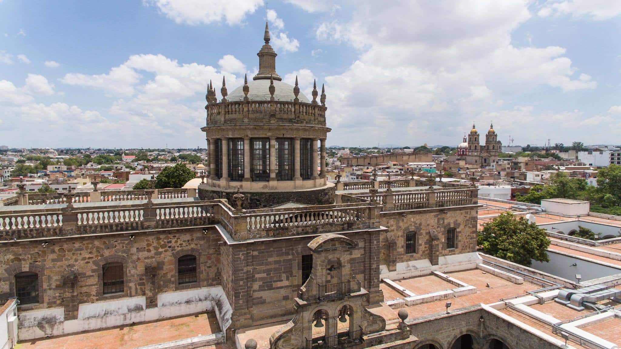 Si ya te animaste a visitar la hermosa ciudad de Guadalajara, debes saber que existen varias opciones para hacerlo. 