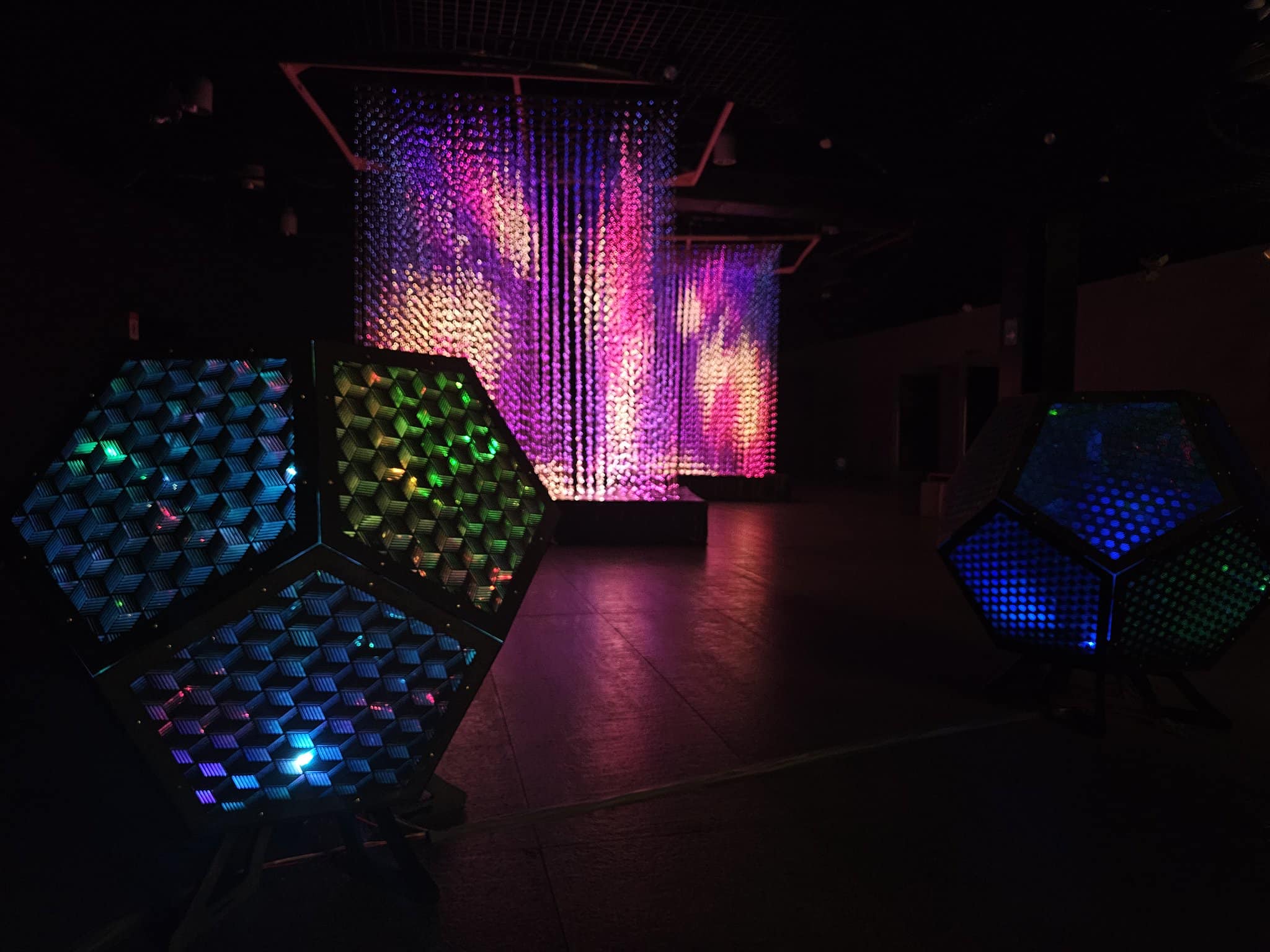 Jardín Onírico: Una exposición sensorial a través de los sentidos