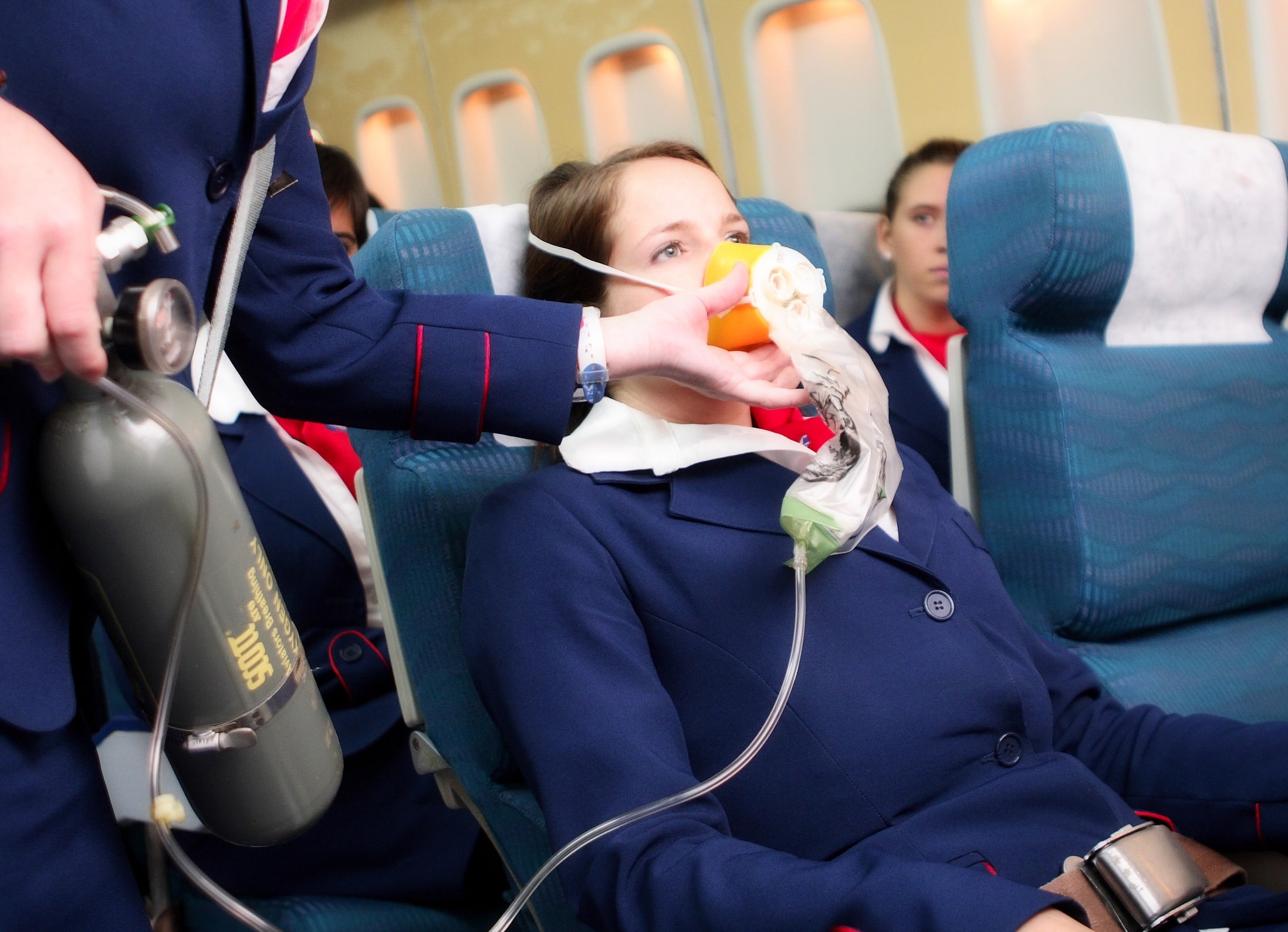 Protocolo de emergencia médica en un avión