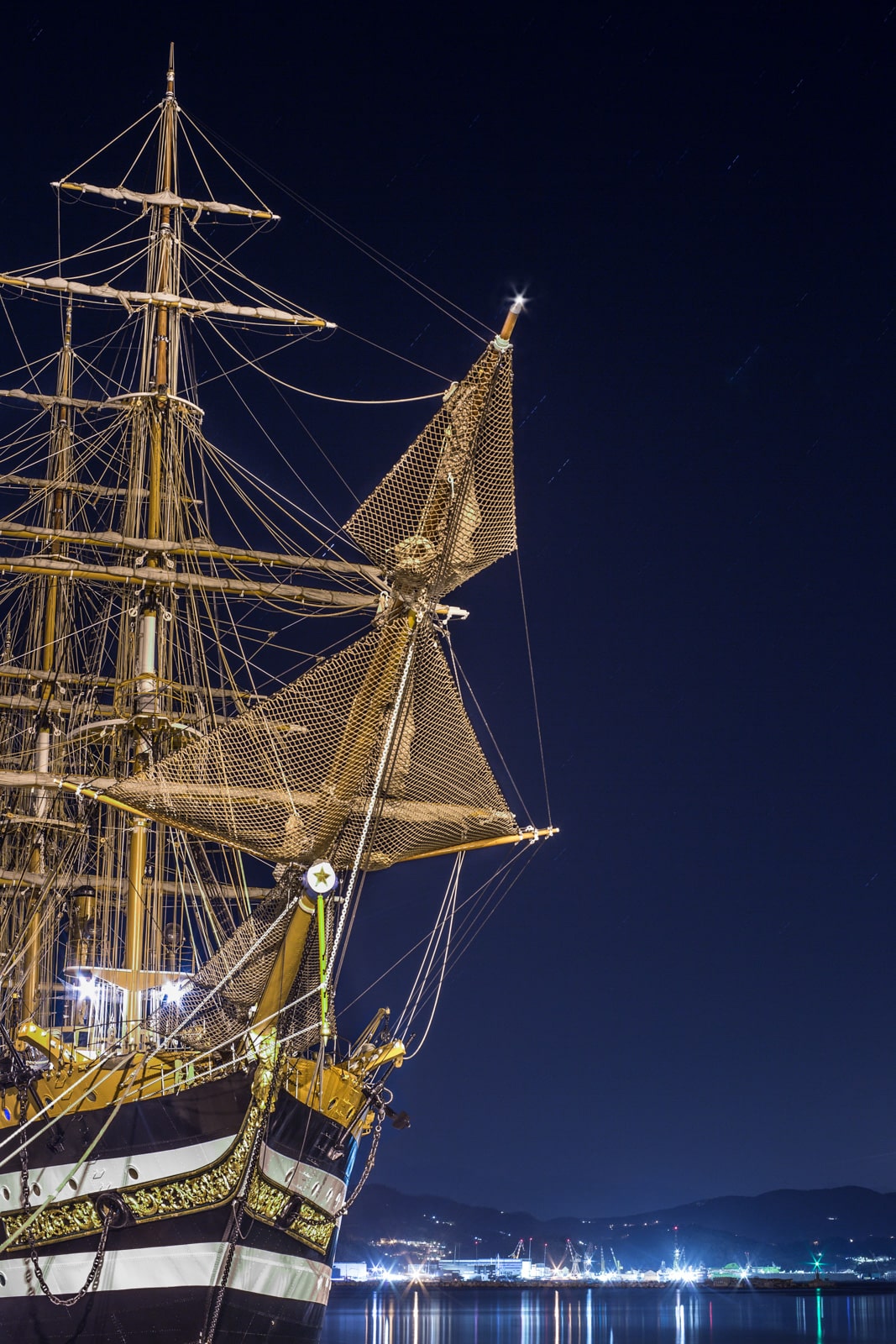 La llegada de buques a Puerto Vallarta siempre es un atractivo espectacular y si andas por este magnifico destino en próximos días, no dudes en visitar el buque Escuela de la Armada Italiana Amerigo Vespucci -nombrado así en honor del navegante florentino Américo Vespucio- echará amarras en Puerto Vallarta este mes de junio.