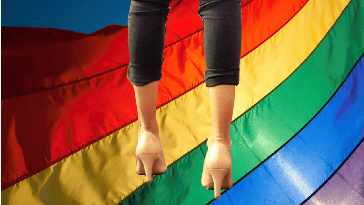 ¡La espera ha terminado! La Carrera en Tacones, un evento que celebra el orgullo y la inclusión de una manera audaz y única, está a la vuelta de la esquina. 