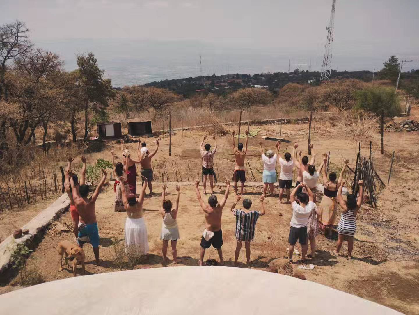 Disfrutar de los temazcales en el estado de Michoacán es una de las experiencias más vibrantes en las que puedes participar. En el se realizan rituales de purificación, relajación y conexión espiritual, y pueden incluir cantos, rezos, y más.