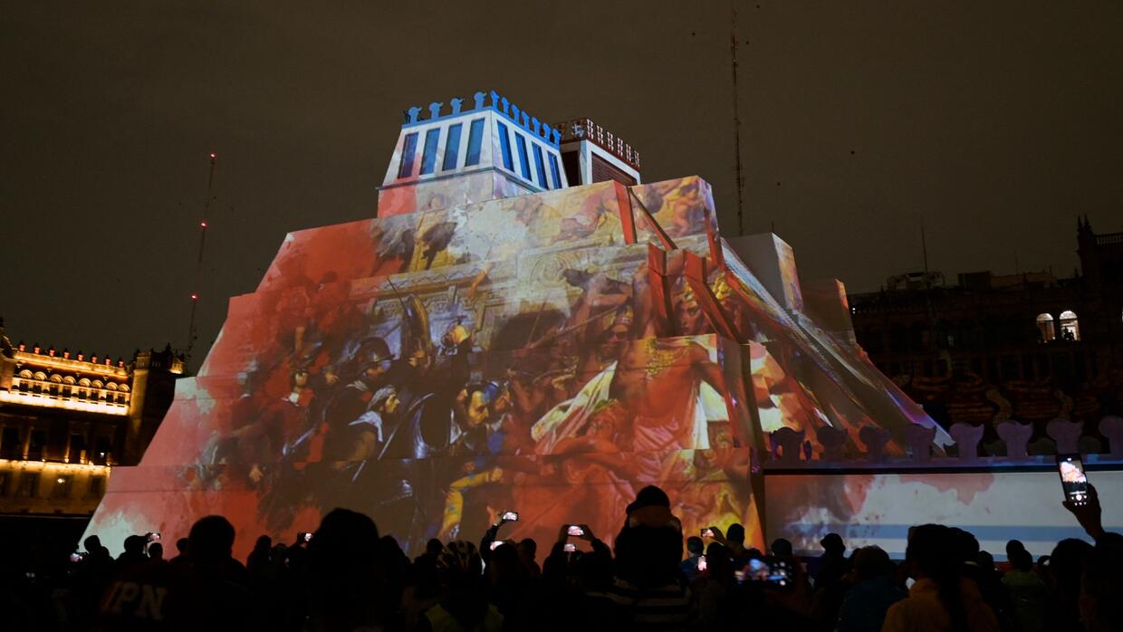 Deslumbrate con la pirámide de Kukulcán en el Zócalo de la CDMX