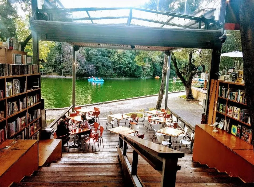 Librería del lago de Chapultepec, un oasis de lectura