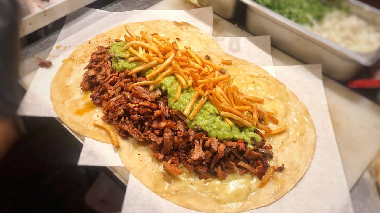 Sabemos que amas comer, y por eso, en esta ocasión, en Descubre México en esta ocasión queremos ofrecerte una guía con lugares de comida que ofrecen retos no solo para los más aventados, sino para los más glotones que aseguran que pueden batir cualquier reto donde el chiste sea comer, comer, y comer. 