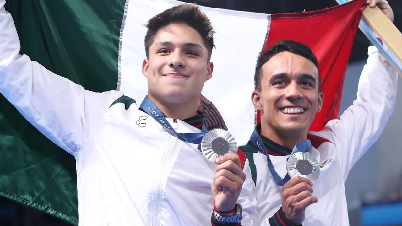 Clavadistas mexicanos deslumbran en París con medalla de Plata