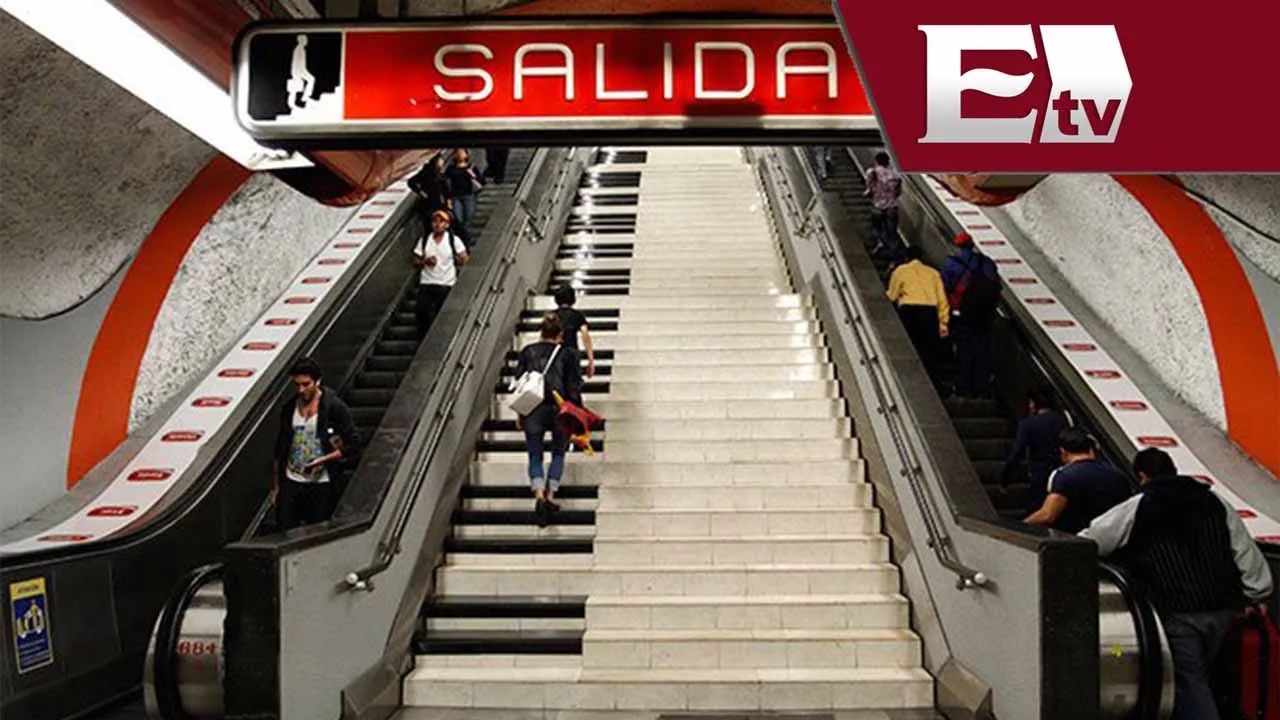 escaleras con forma de teclas de piano de la estacion Polanco