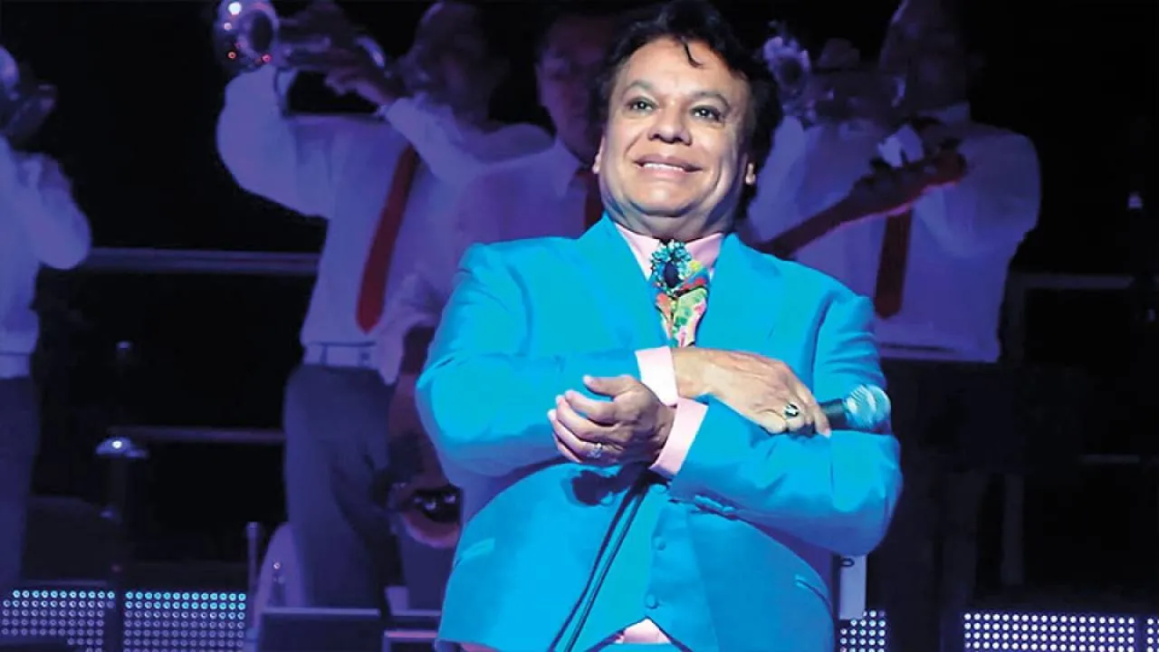 En el año 2013, el Palacio de Bellas Artes recibió por última vez al Divo de Juárez en vivo. Mis 40 en Bellas Artes de Juan Gabriel es un concierto que pasó a la historia no solo por lo magistral de su presentación, sino por su talento y su destreza musical.