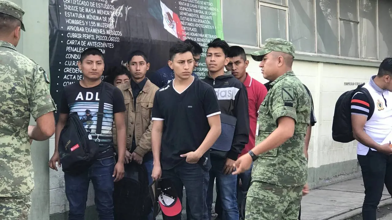 Participa en el reclutamiento para trabajar en el Colegio Militar
