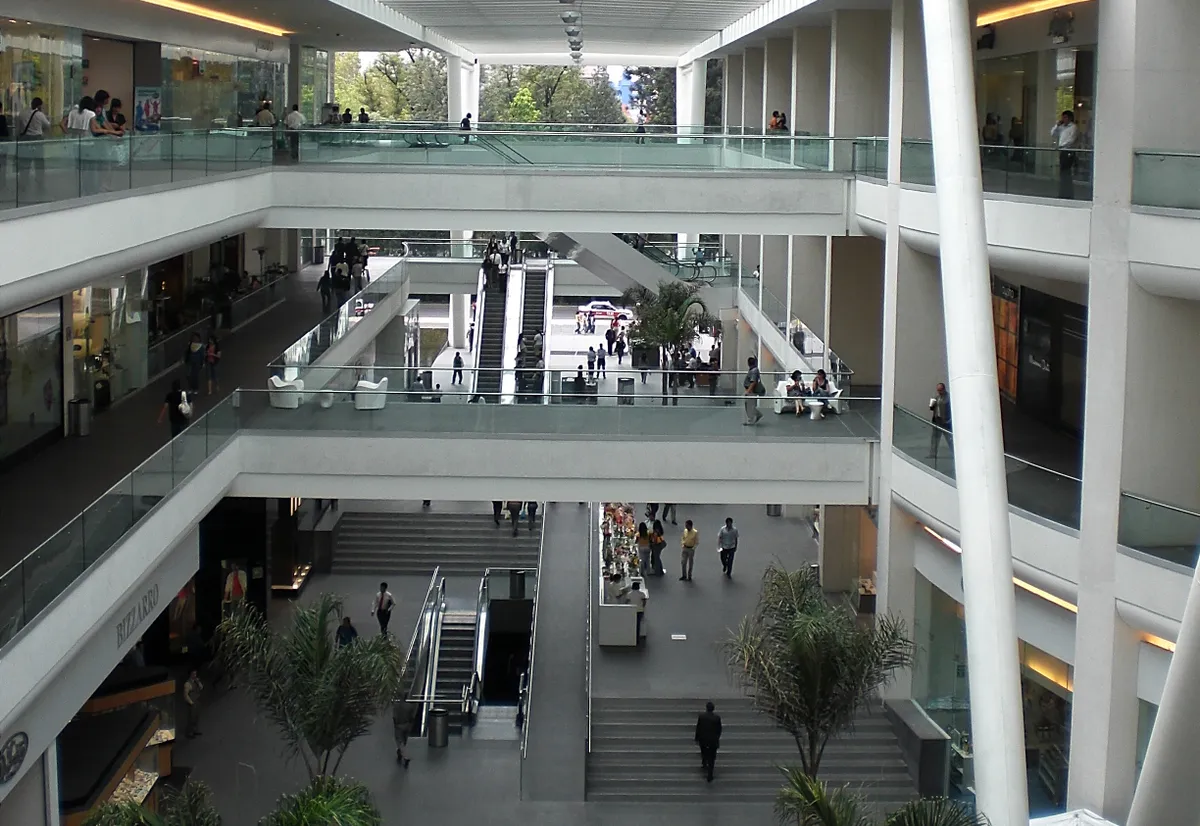 Sabemos que amas ir a de shopping, o simplemente ir a dar la vuelta a las plazas, y es por eso que en Descubre México hoy queremos decirte cuales son las plazas comerciales en la alcaldía Cuauhtémoc.