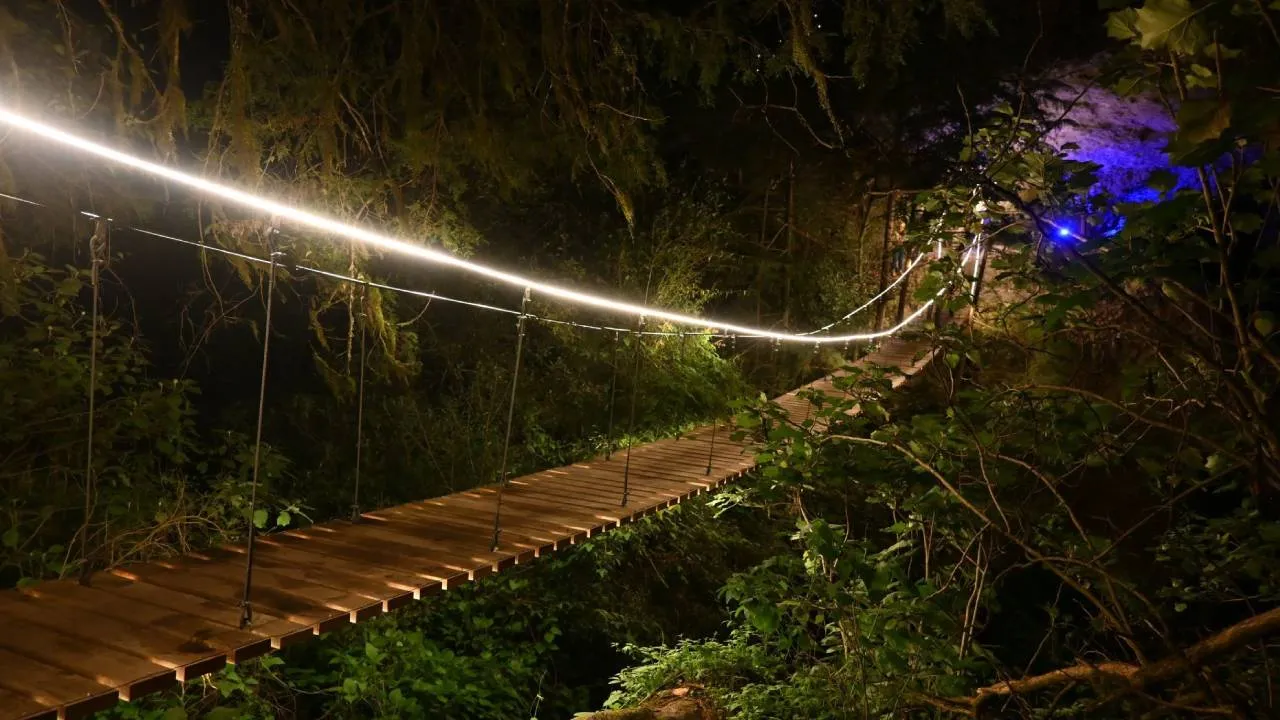 Aventura nocturna en los Puentes Colgantes iluminados de Mineral del Chico