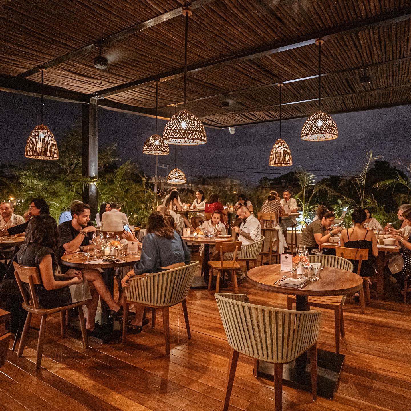 Cena en Hotel Wayam Mundo Imperial