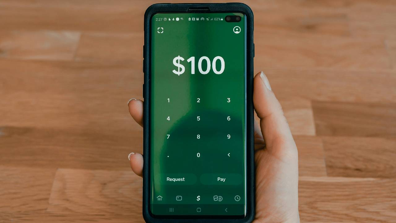 Actualmente es muy fácil realizar transferencias a través de nuestro celular y las aplicaciones bancarias de las que disponemos hoy en día, y por eso en Descubre México hoy queremos contarte sobre el monto máximo que puedes enviar. 