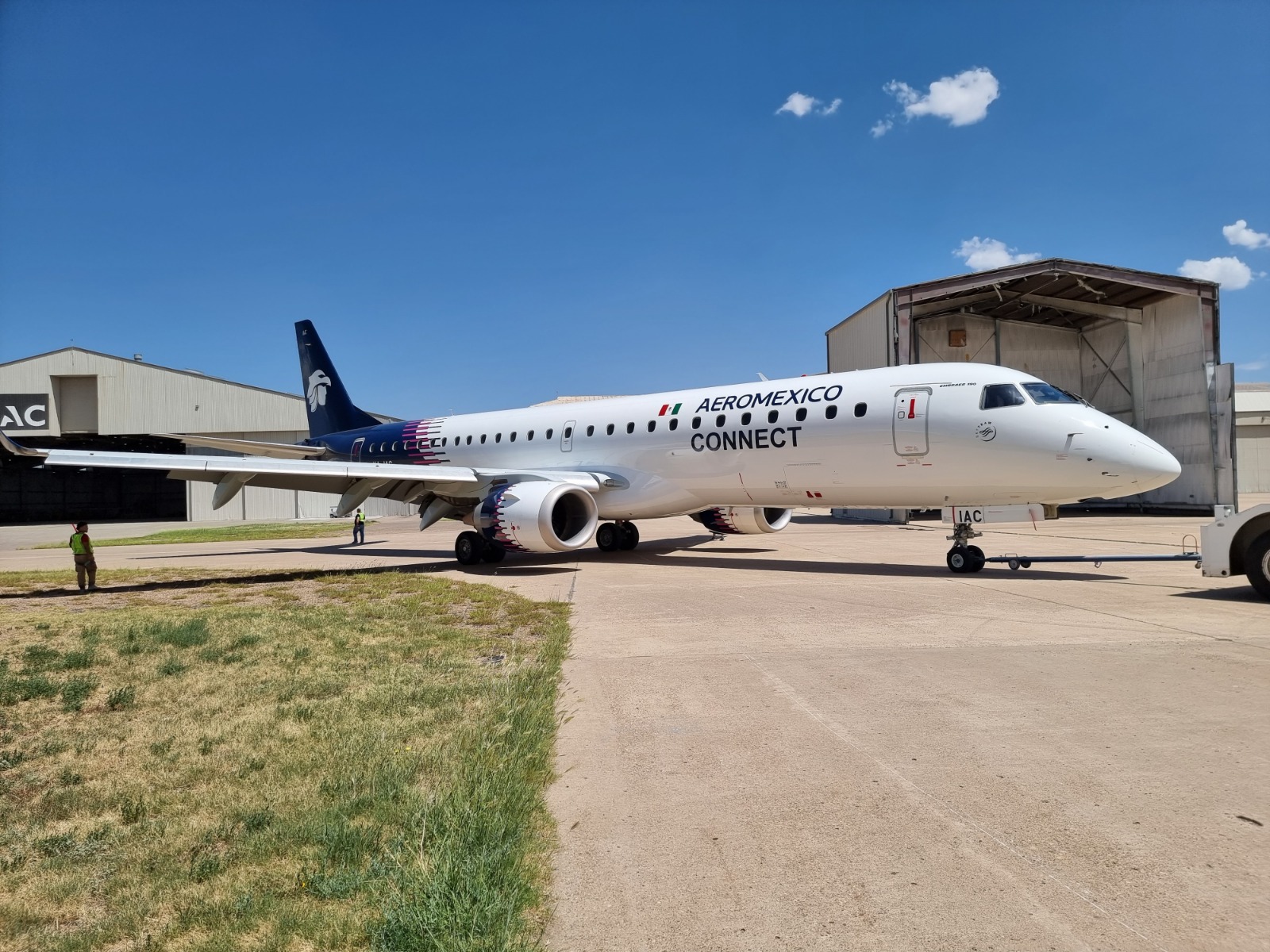 Con motivo de su 90 aniversario, Aeroméxico esta estrenando la nueva imagen que portarán sus aviones y que es una versión renovada del emblemático Caballero Águila de 1959, y por eso en Descubre México hoy queremos contarte acerca de este importante cambio.