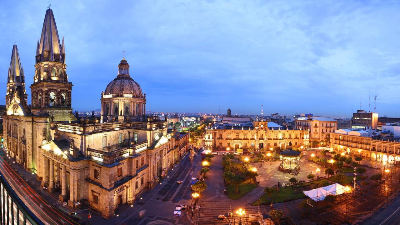 Descubre los mejores hoteles en Guadalajara para las fiestas de octubre