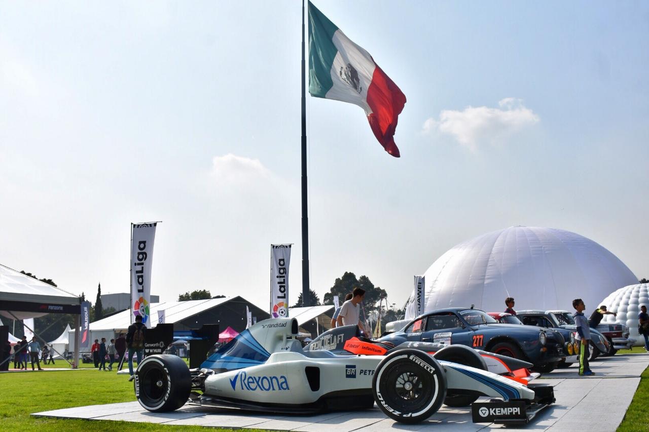 Este año, los fanáticos de la velocidad podrán disfrutar del Gran Premio de México como nunca antes en el F1 FanZone GNP Vivir es increíble, un evento interactivo y oficial de la Fórmula 1, con la transmisión en vivo de la carrera, música y otras actividades exclusivas.