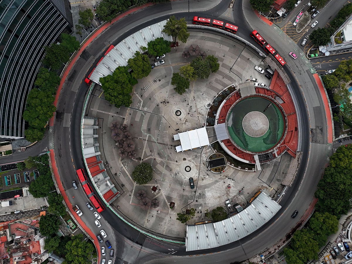 La Glorieta de Insurgentes en la CDMX tiene una nueva cara gracias a sus recientes remodelaciones, y en Descubre México te contamos sobre ellas, pues este importante espacio es nuevamente un imperdible en el que tienes que detenerte cuando estés de paseo en la ciudad. Te contamos.