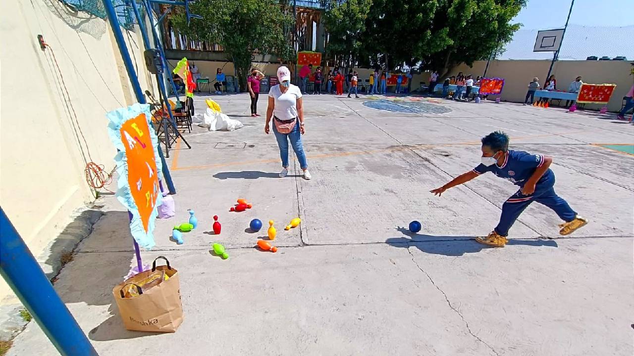 La Jefa de Gobierno de la CDMX, Clara Brugada, indicó qué las escuelas de la Ciudad permanecerán abiertas los fines de semana con el propósito de fomentar el deporte, la ciencia y la cultura entre los niños y adolescentes capitalinos, y en Descubre México te damos la información.