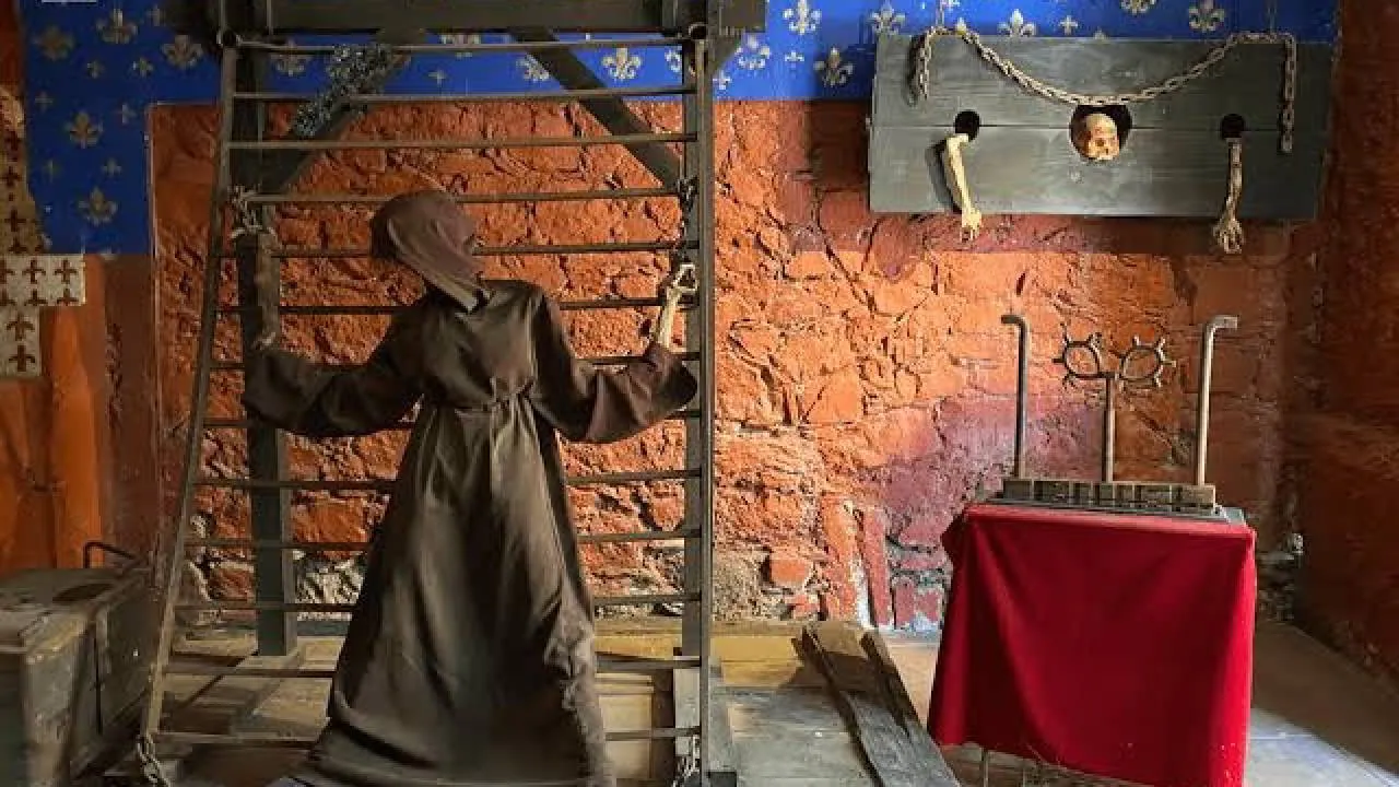 Si quieres celebrar el Día de Muertos de una manera distinta, disfruta de los recorridos nocturnos en el Museo de la Inquisición.