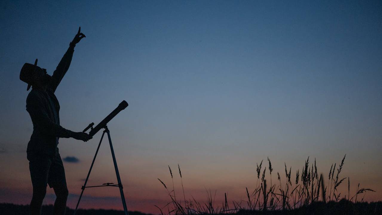 Si te gusta la astronomía o apenas empieza a interesarte, no te pierdas la oportunidad de poder ser parte este próximo 29 de noviembre de la Noche de las Estrellas, la cual tendrá varias sedes como las Islas de Ciudad Universitaria y muchas otras a nivel nacional.