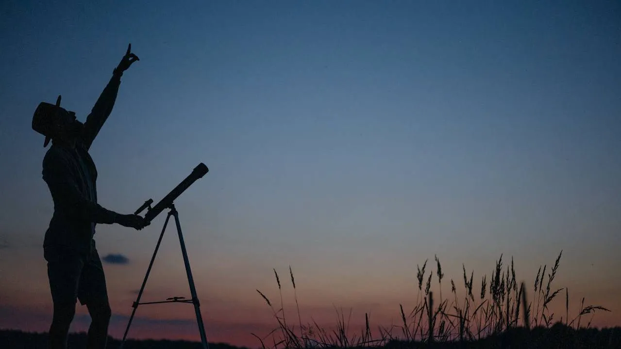 Si te gusta la astronomía o apenas empieza a interesarte, no te pierdas la oportunidad de poder ser parte este próximo 29 de noviembre de la Noche de las Estrellas, la cual tendrá varias sedes como las Islas de Ciudad Universitaria y muchas otras a nivel nacional.