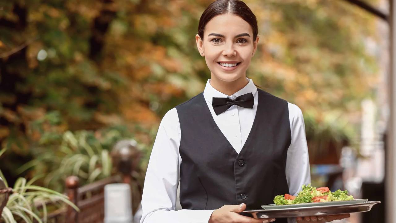 Día Nacional del Mesero celebrando a los héroes del servicio