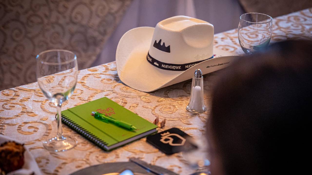 Con el objetivo de promover los parques estatales y los parajes turísticos previo al Mundial de Futbol 2026, se presentó el programa “Arráncate X Nuevo León” que otorgará tours gratuitos a lugares turísticos, y una tarjeta que ofrecerá descuentos. 