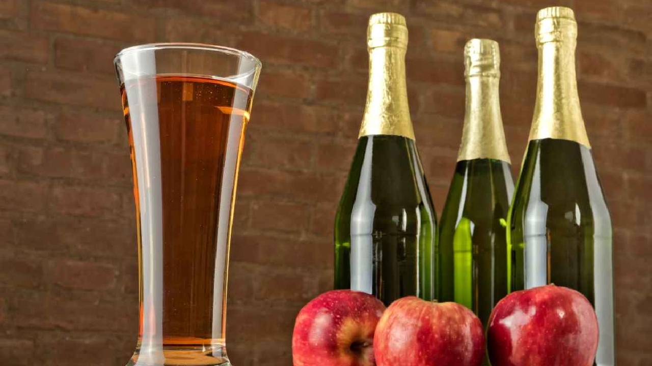 La noche de Navidad es sin duda una de las favoritas de todos los mexicanos, y una de las razones, además de la compañía de nuestros seres amados, es por la comida y la bebida que consumimos a lo largo del día. 