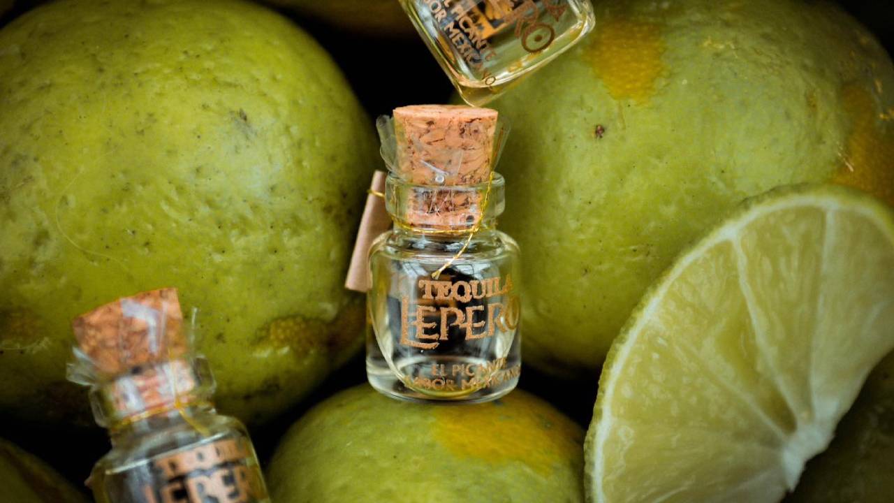 Morelia busca el Récord Guinness con la botella de tequila más pequeña del mundo
