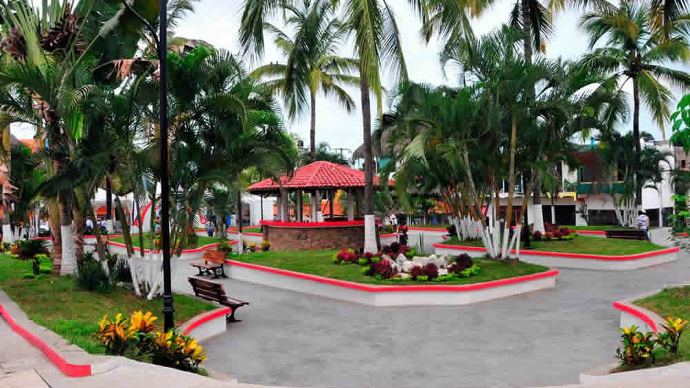Plaza principal y  Kiosco central  de Sayulita. 