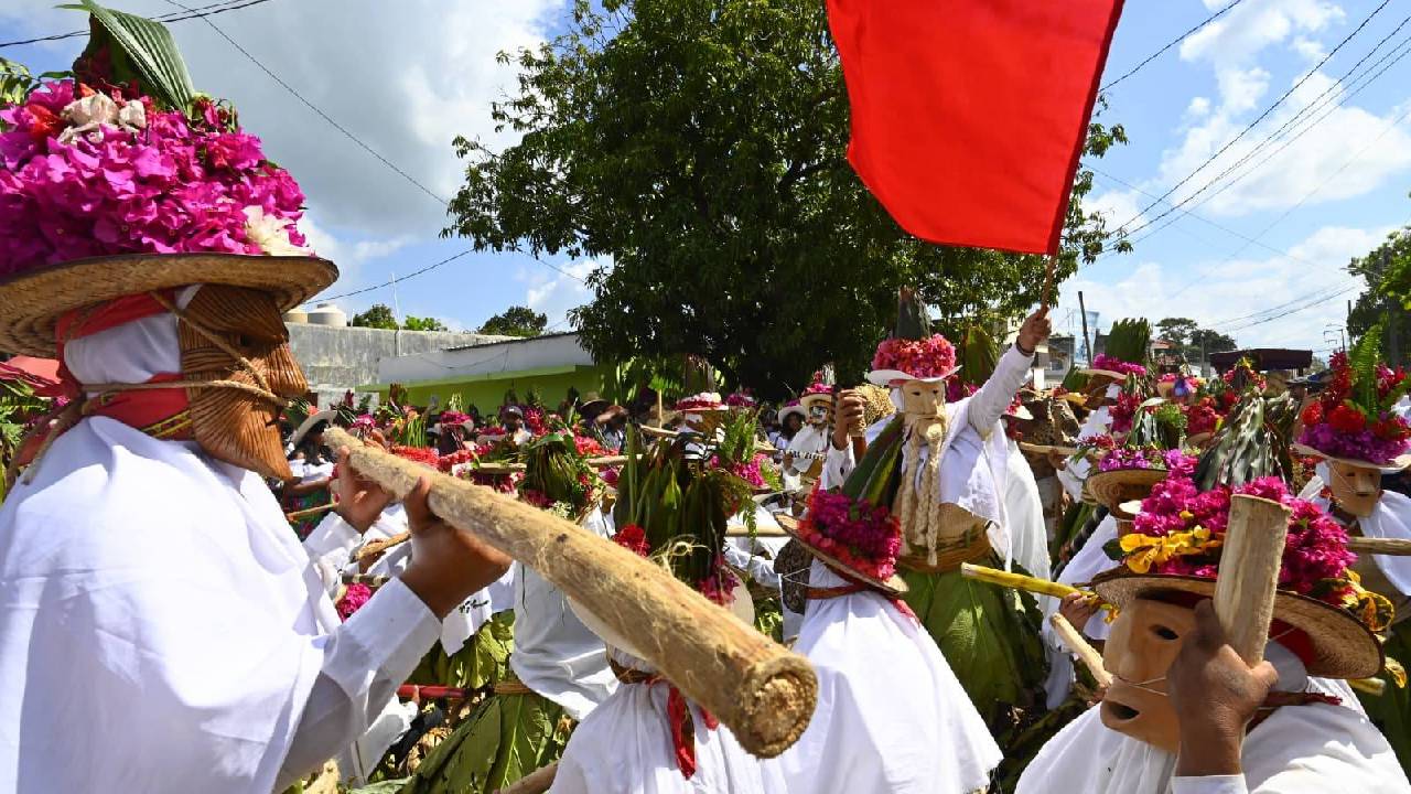 Este fin de semana inició el Carnaval de Tenosique con el rezo a San Sebastián y el tradicional ‘Baile de la Harina’.