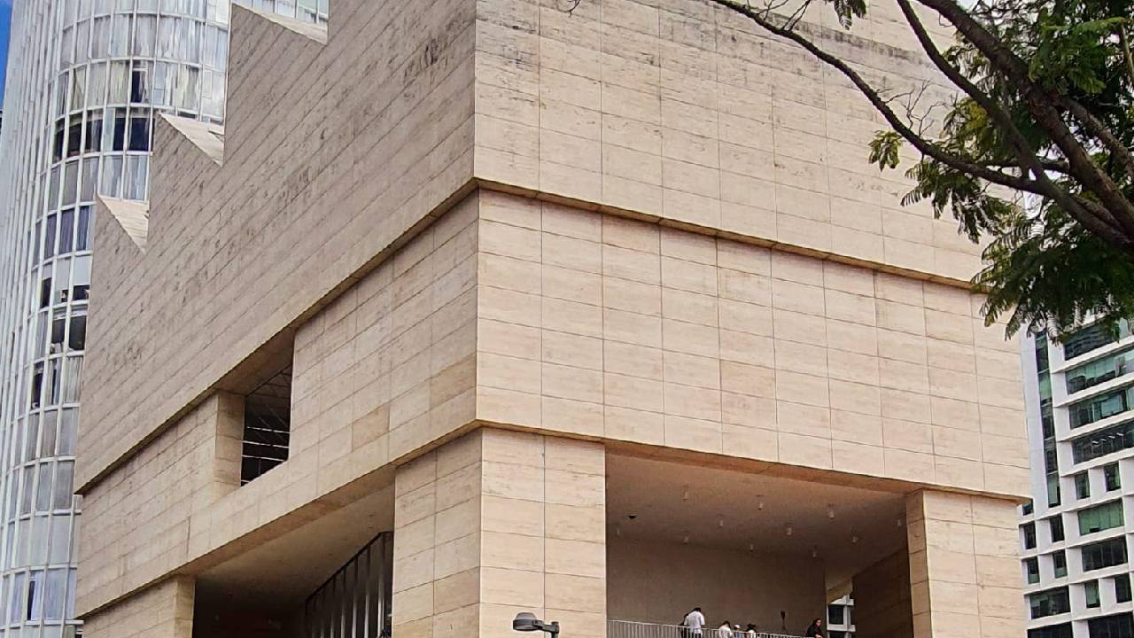 Después de casi dos décadas, una exposición marca el regreso de Gabriel Orozco a un museo en la CDMX, uno de los artistas contemporáneos más influyentes de México.