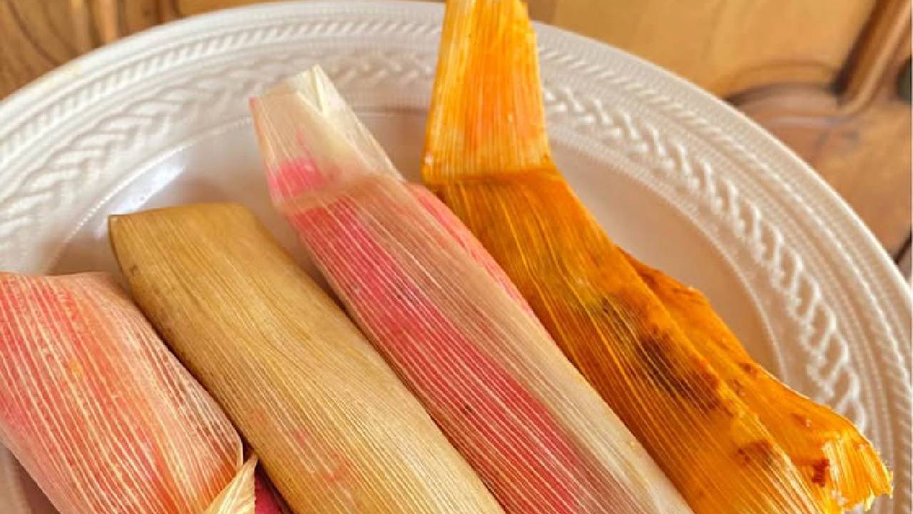 Después de comer toda la rosca que pudimos, y tras una ligera pausa, se acerca el momento de los tamales, y alguien tiene que invitarlos.