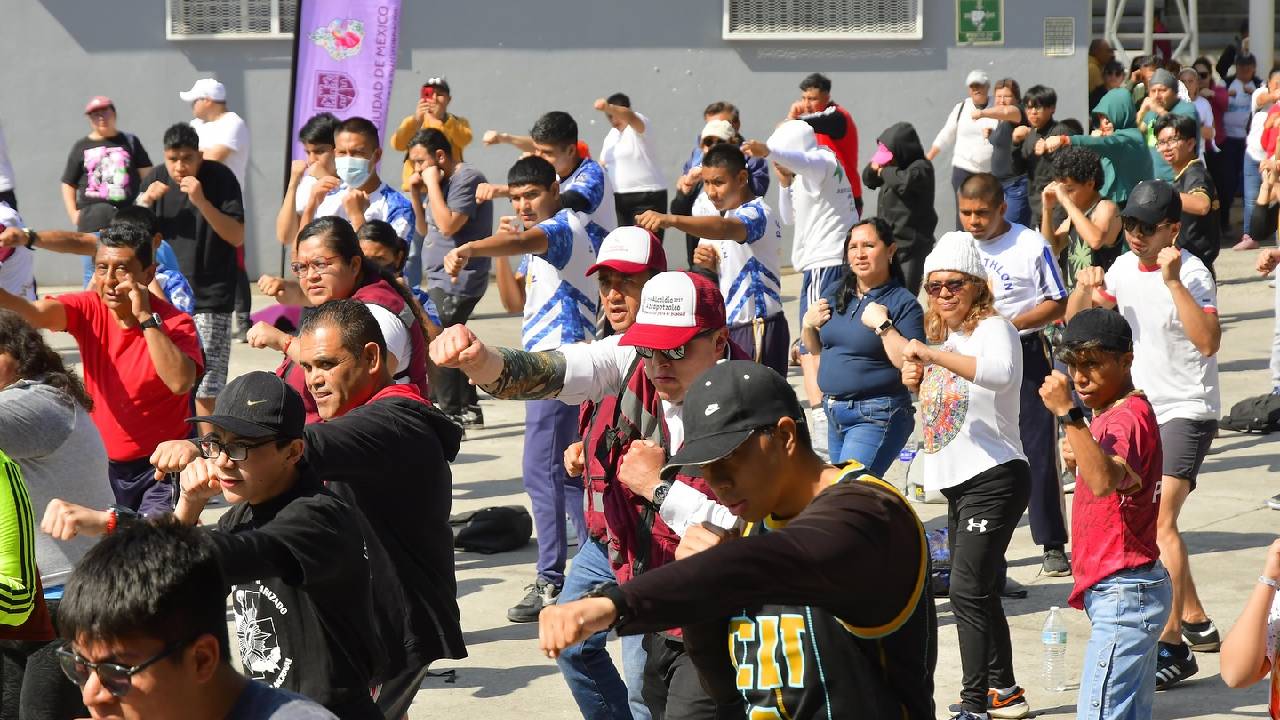 La jefa de Gobierno, Clara Brugada, encabezó el evento de preparación para la Clase Nacional de Boxeo 2025 “Boxeando por la Paz”, en la alcaldía Álvaro Obregón.
