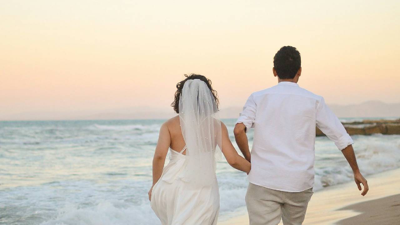 Una playa paradisiaca, un atardecer espectacular, o un pintoresco pueblo mágico son algunos de los escenarios que puedes elegir para ese momento tan especial... ¡Tu boda en Guerrero!