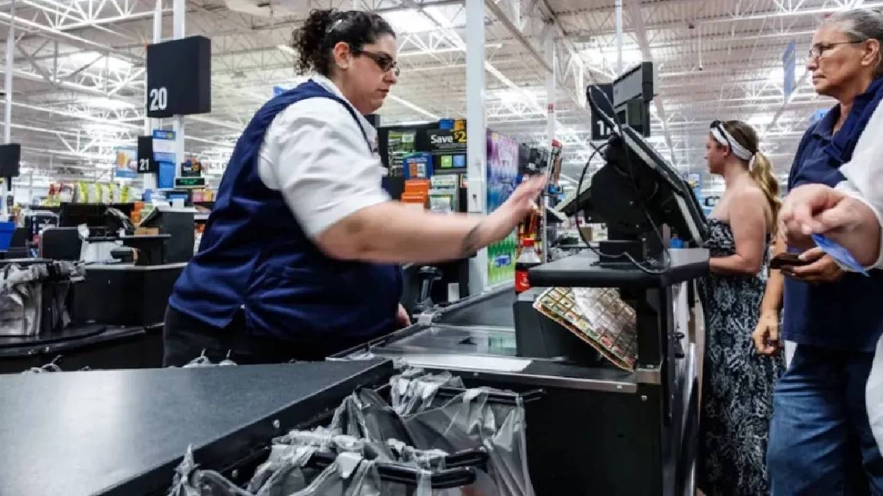 Desde junio 2025, los trabajos en México tienen la obligación de proporcionar sillas a los trabajadores que realizan sus actividades predominantemente de pie, y en Descubre México te contamos sobre este cambio tan importante.