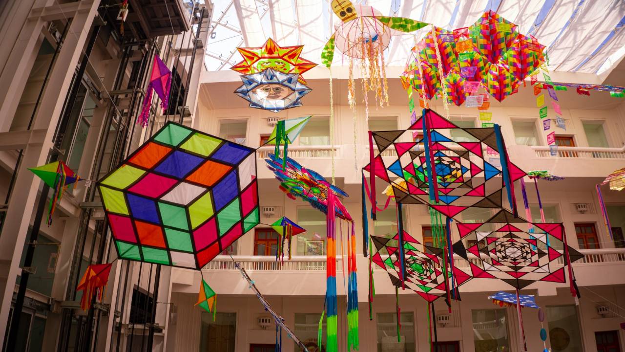 El Museo de Arte Popular (MAP), de la Ciudad de México invita a artesanos y artistas nacionales y extranjeros a participar en la 18ª edición del Concurso de Papalotes, donde las piezas ganadoras serán exhibidas en el recinto, además de recibir un estímulo económico.
