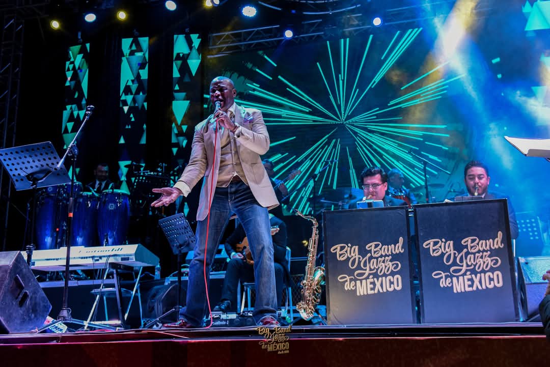 Ola Onabulé y la Big Band Jazz de México.
