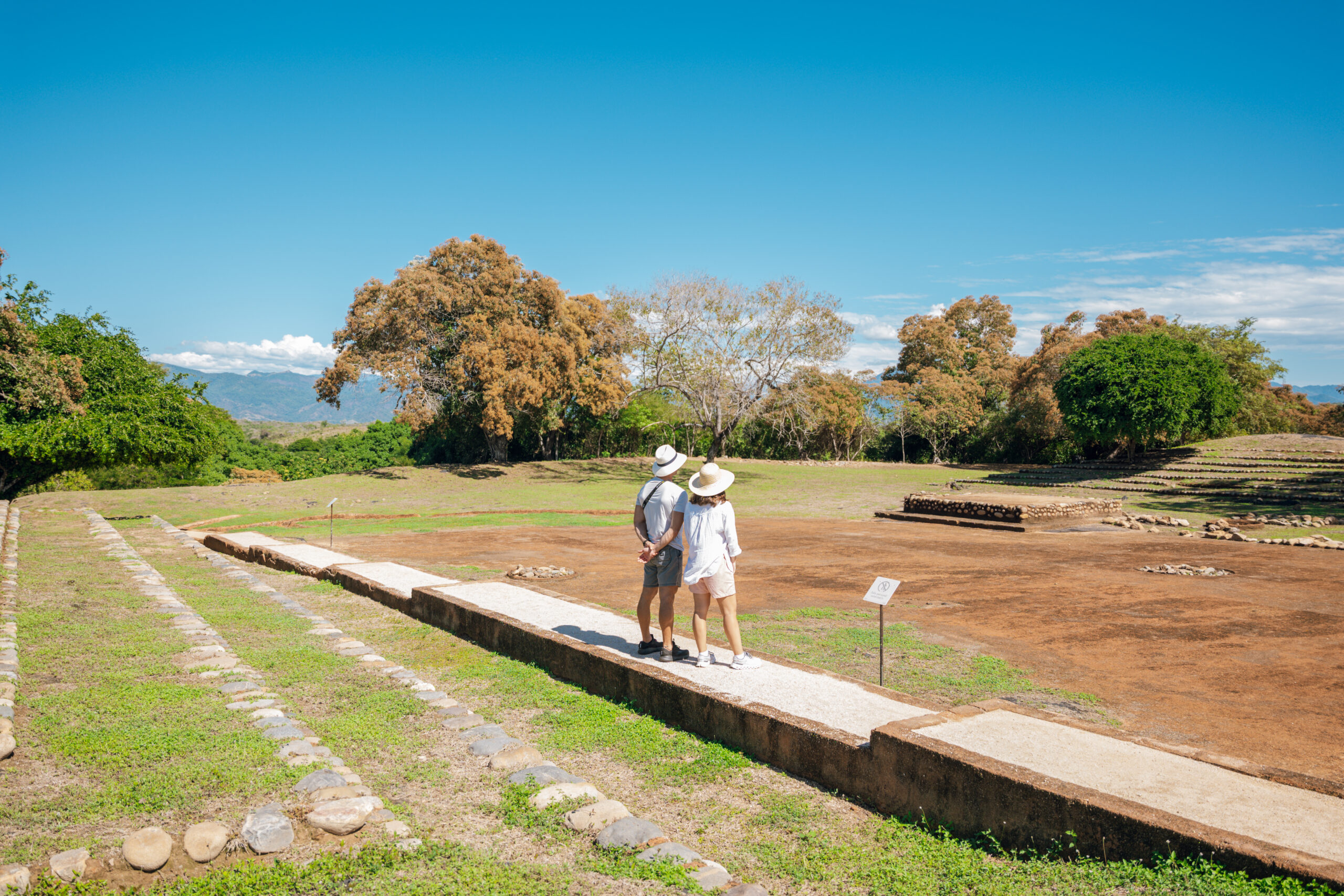 Explorar la Zona Arqueológica de la Soledad de Maciel