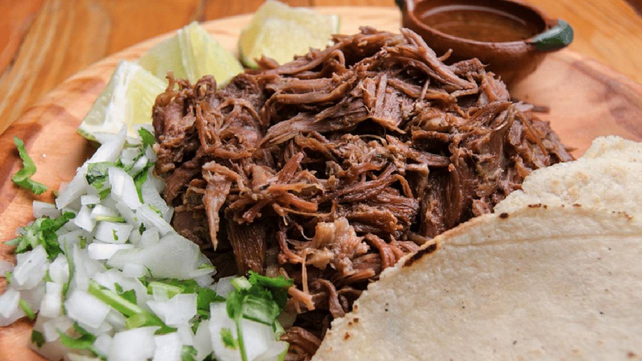 Si eres fan de la barbacoa cada fin de semana, sigue leyendo porque la Feria de la Barbacoa en la alcaldía Xochimilco está por comenzar.
