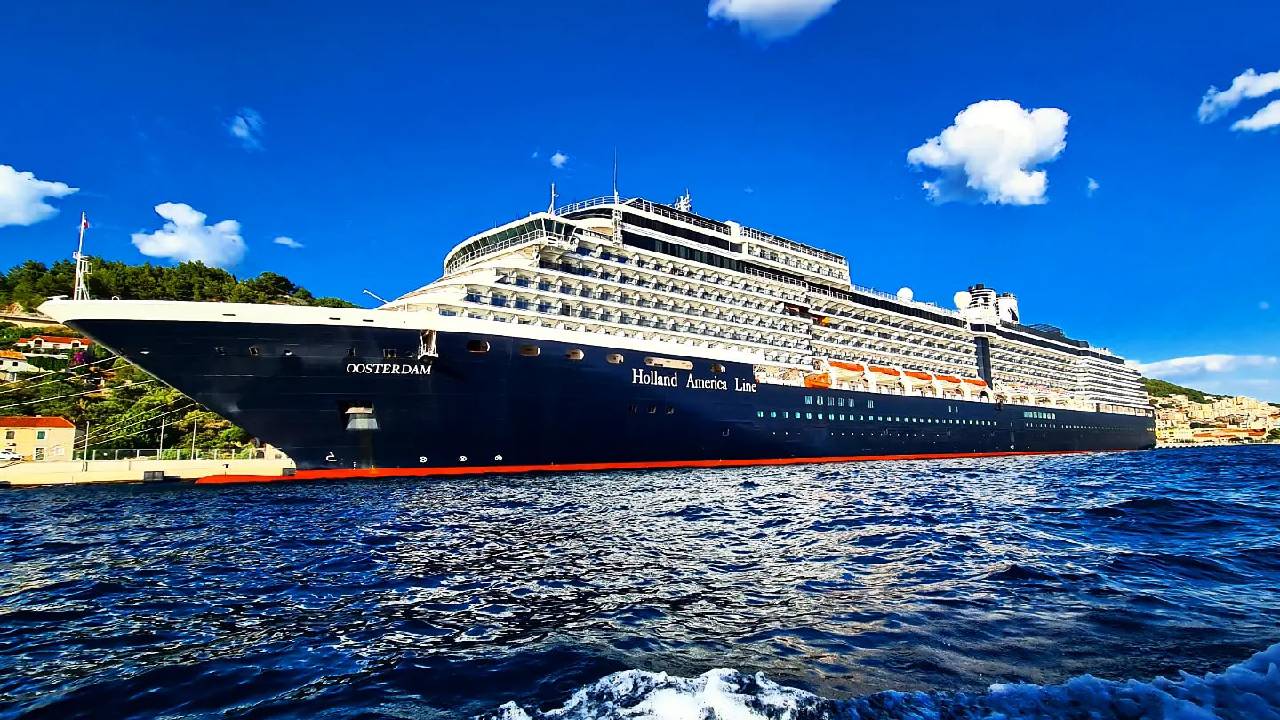 Viajar en crucero es una experiencia única que combina aventura, relajación y lujo.