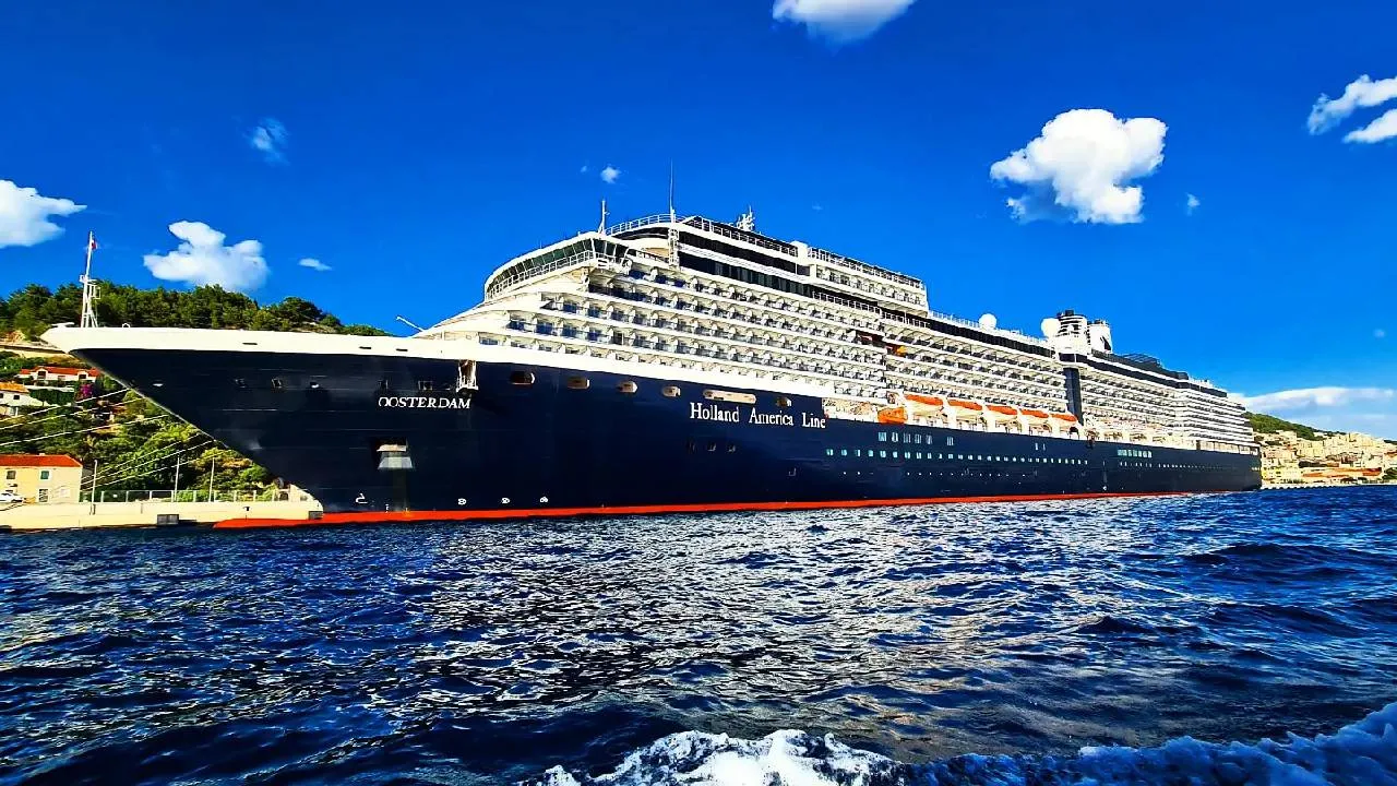 Viajar en crucero es una experiencia única que combina aventura, relajación y lujo.