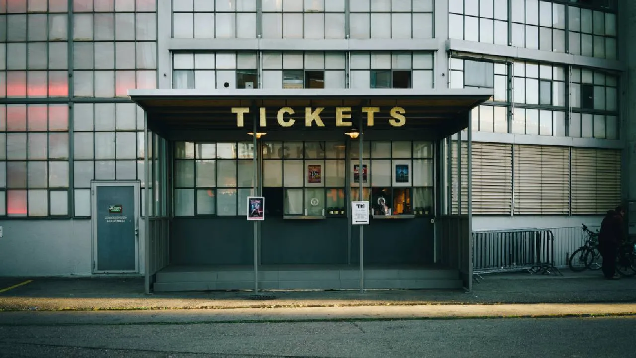 Sabemos que amas ir a conciertos, al teatro, y a otros espectáculos de entretenimiento, y por eso hoy queremos contarte sobre una promoción que tiene Ticketmaster que consiste en ofrecer boletos al 2x1 todos los jueves del año. 