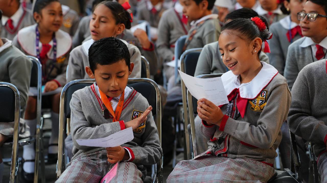 Pese a que la mayoría de alumnos del nivel básico volvieron a la escuela el lunes 28 de abril, la Secretaría de Educación Pública (SEP) confirmó que algunos estudiantes disfrutan de una semana más de vacaciones, te decimos quiénes son.