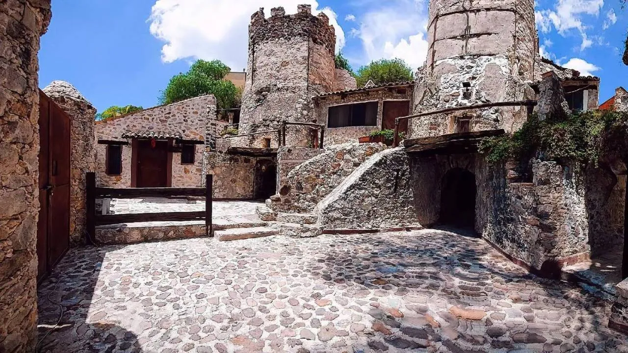 El hotel medieval de Bernal: una fortaleza con observatorio astronómico
