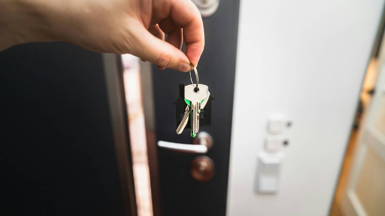 El Gobierno del Estado de México, por medio del Instituto Mexiquense de la Vivienda Social (IMEVIS), abrió la convocatoria del programa Mi Primer Hogar 2025, dirigido a jóvenes de entre 18 y 29 años que cuenten con un terreno propio y deseen construir su primera vivienda.