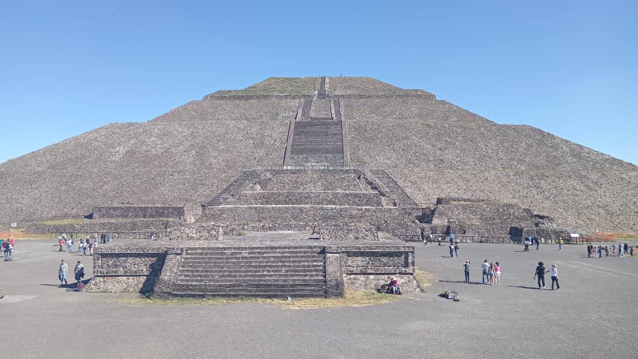 El inframundo en Teotihuacán, como en muchas culturas mesoamericanas, tenía un papel fundamental en la cosmovisión religiosa y mitológica.