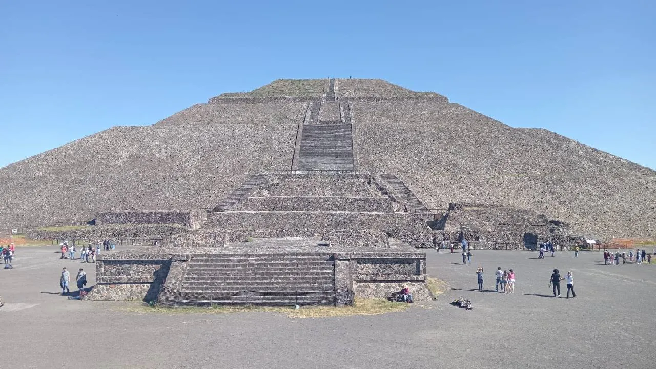 El inframundo en Teotihuacán, como en muchas culturas mesoamericanas, tenía un papel fundamental en la cosmovisión religiosa y mitológica.