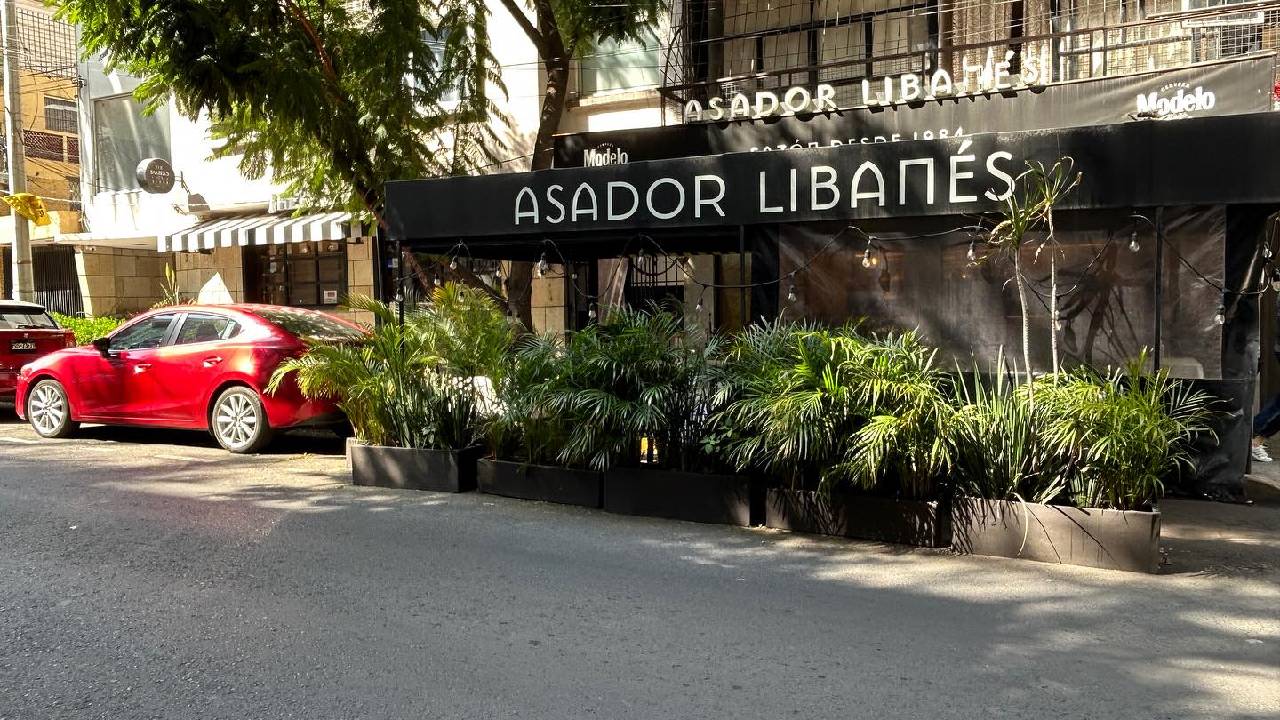 Los restaurantes de comida libanesa en CDMX han logrado capturar la esencia de esta tradición gastronómica, adaptándose a nuevos tiempos sin perder su autenticidad.